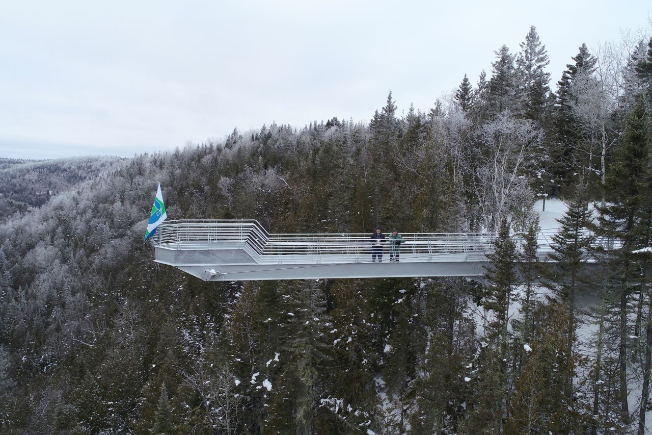 Saint-Alexandre-des-Lacs pedestrian walkway